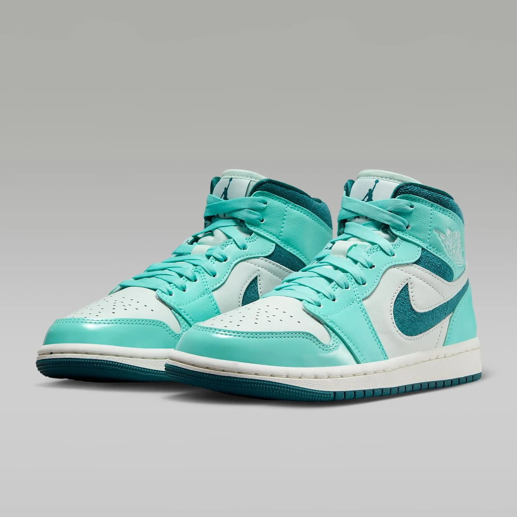 Nike Women's Air Jordan 1 Mid SE Shoes - Turquoise / Green / Sail / Teal